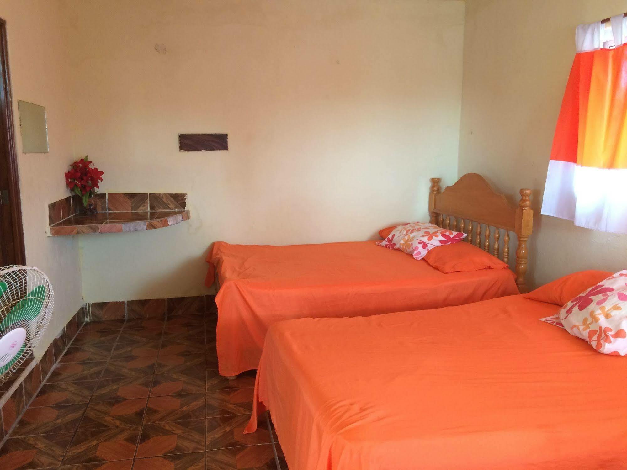 Tortugas Place Hotel Y Bungalos มอนเตริโก ภายนอก รูปภาพ